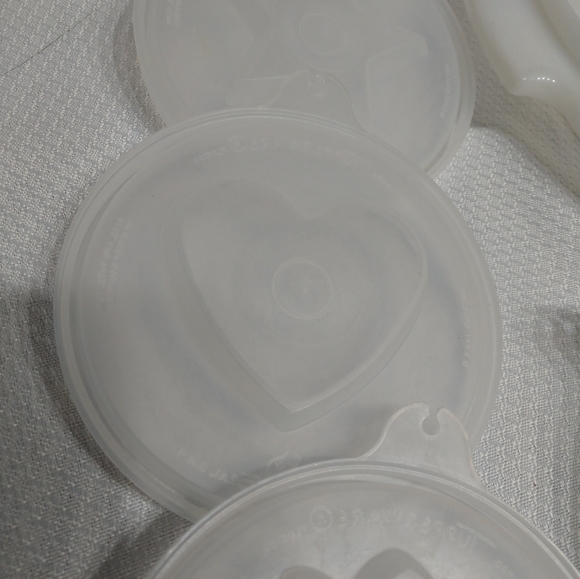 Vintage Tupperware set, hosting a party this season? This Jell-O mold/divided pl - Picture 4 of 9